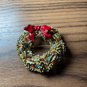 70's Vintage Christmas‎ Wreath Brooch Red Bow Multi Cut Art Glass Stones by ART
